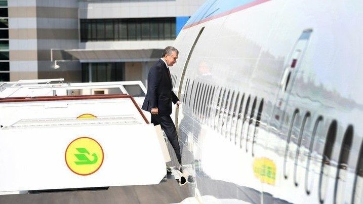 Özbekistan Cumhurbaşkanı Beyaz Rusya`ya gitti