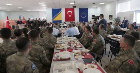 Cumhurbaşkanı Erdoğan Butmir’deki Türk askerlerini ziyaret etti