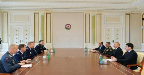 Azerbaycan Cumhurbaşkanı İlham Aliyev NATO komutanı ile görüştü
