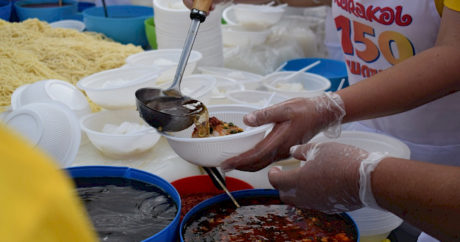 Kırgızistan’da 1.5 ton aşlyam fu yemeği pişirildi – FOTO
