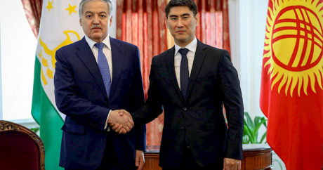 Kırgızistan ve Tacikistan Dışişleri bakanları Bişkek`te bir araya geldi