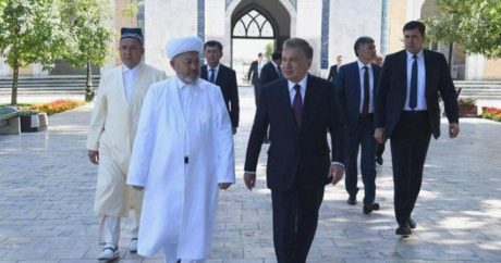 Özbekistan Cumhurbaşkanı Mirziyoyev, İmam Buhari Türbesi`nin yenileneceğini duyurdu