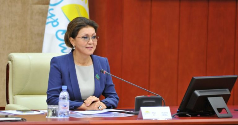 Kazakistan Cumhurbaşkanı, Nazarbayev’in kızını Senatör olarak atadı