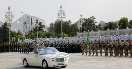 Türkmenistan’da Bağımsızlık Bayramı resmi törenle başladı