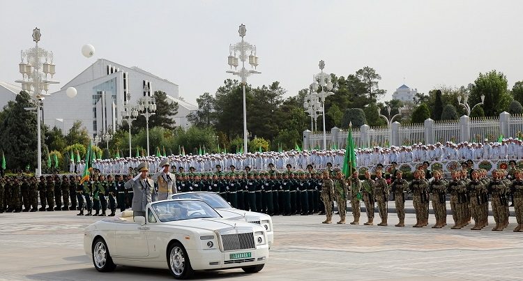 Türkmenistan’da Bağımsızlık Bayramı resmi törenle başladı