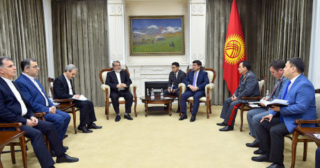 Kırgızistan Başbakanı İran İçişleri bakanı ile görüştü