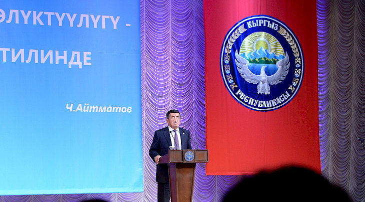 Kırgız liderin rus sevgisi: “Rus dilinin resmi olarak statüsü korunacak”