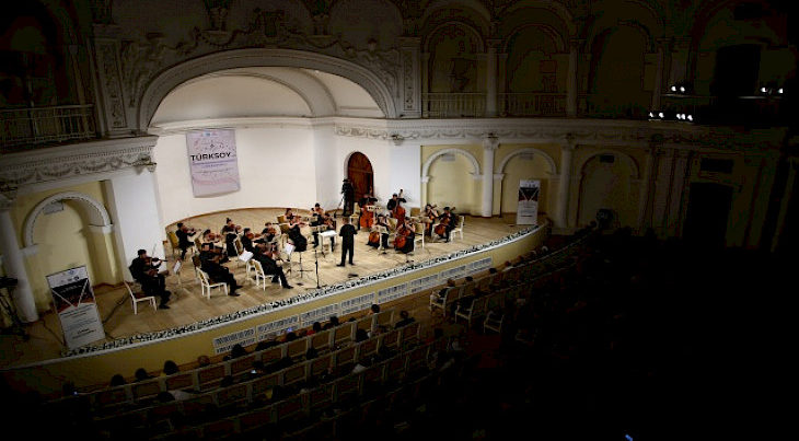 TÜRKSOY Gençlik Oda Orkestrası Azerbaycan’ın başkenti Bakü’de konser verdi