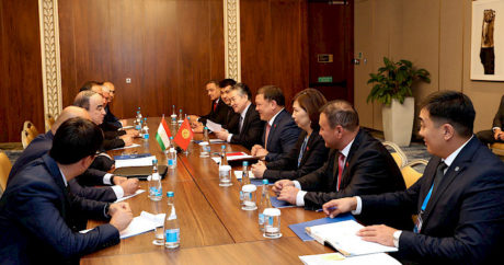 Kırgızistan ve Tacikistan Meclis Başkanları arasında görüşme gerçekleştirildi