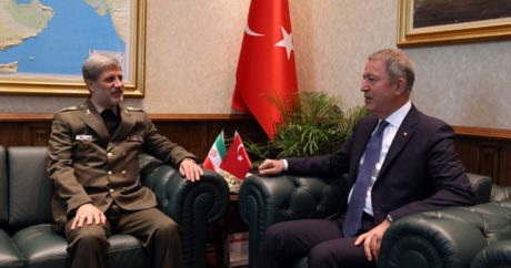 Türkiye Milli Savunma Bakanı Akar, İranlı mevkidaşı ile görüştü
