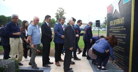 Türkiye`nin Denizli şehrinde Hocalı Soykırımı’nda yaşamını yitirenler anıldı