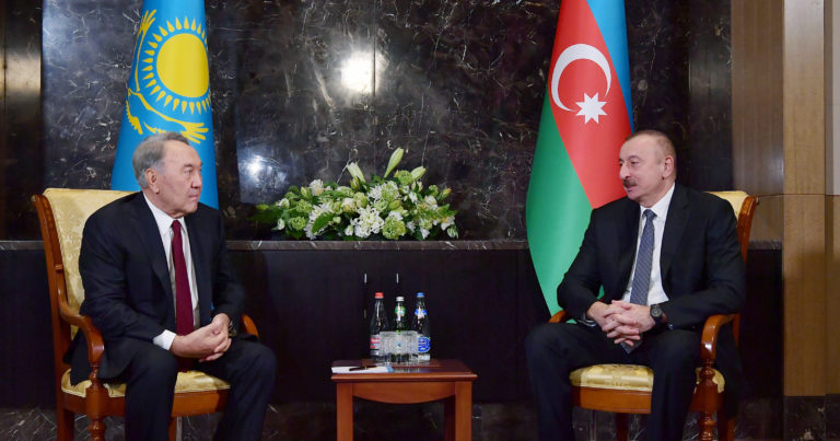 Azerbaycan Cumhurbaşkanı Aliyev, Elbaşı Nazarbayev`le görüştü