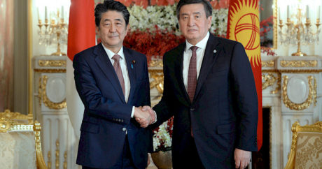 Kırgızistan Cumhurbaşkanı Ceenbekov, Japonya Başbakanı Abe ile bir araya geldi