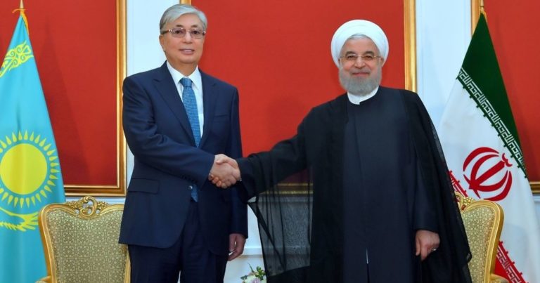 Kazakistan Cumhurbaşkanı Tokayev`le İran Cumhurbaşkanı Ruhani bir araya geldi