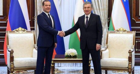 Özbekistan Cumhurbaşkanı Mirziyoyev, Rusya ve Belarus başbakanları ile görüştü