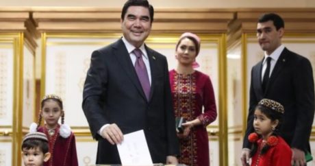 Türkmenbaşı, en prestijli ödül olan “Vatanseverlik Ödülü”nü kendi oğluna verdi