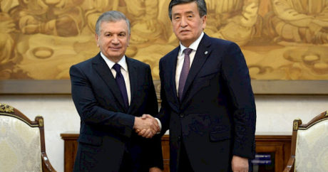 Kırgız lider Ceenbekov, Özbek mevkidaşı Mirziyoyev’in yeni yılını kutladı