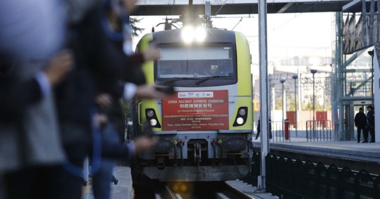 Çin’den çıkıp Türkiye üzerinden Avrupa’ya giden ilk yük treni Ankara’dan uğurlandı