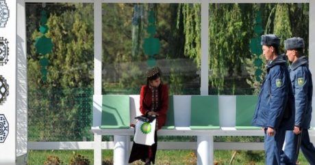 Türkmenistan`daki kriz: İnsanlar nakit para çekmek için Özbekistan’a gidiyorlar