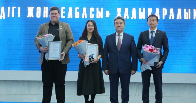 Kazakistan Cumhurbaşkanlığı Kütüphanesi`nin ödülünü Azerbaycanlı yazar kazandı – Yeni Çağ’ın yazarı birinci oldu
