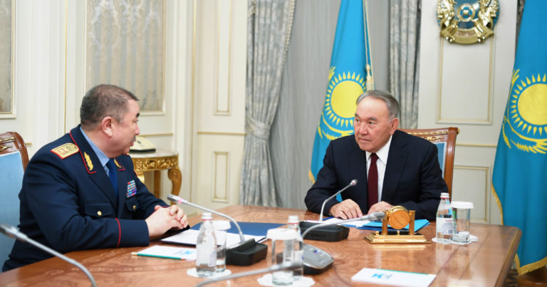Elbaşı Nazarbayev, Kazakistan İçişleri Bakanını makamında kabul etti