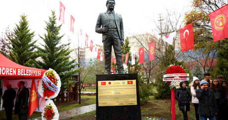 Türkiye’de Cengiz Aytmatov’un heykeli açıldı