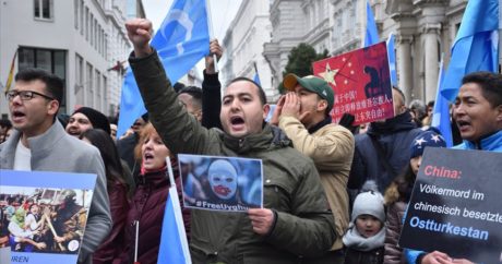Avusturya’da Çin’in Uygur Türklerine yönelik hak ihlalleri protesto edildi
