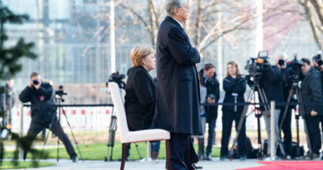 Kazakistan Cumhurbaşkanı Tokayev`in Almanya ziyaretinden İLGİNÇ GÖRÜNTÜ