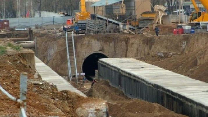 Özbekistan`da metro tüneli çöktü: İşçiler toprak altında kaldı