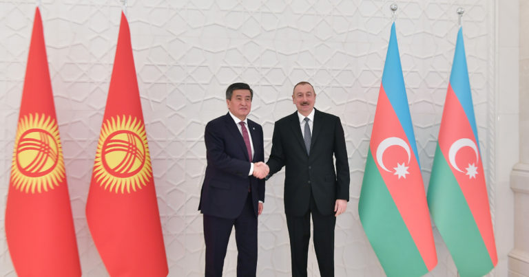 Kırgız lider Ceenbekov, Azerbaycan Cumhurbaşkanı Aliyev`i tebrik etti