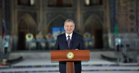 Özbekistan Cumhurbaşkanı Mirziyoyev, Kırgızistan`da Yılın Adamı seçildi