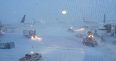 Başkent Nur-Sultan`da şiddetli kar fırtınası hayatı olumsuz etkiliyor