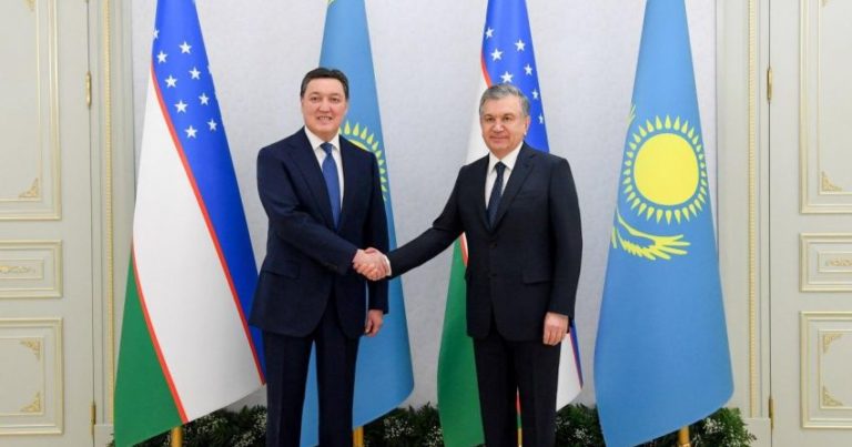 Cumhurbaşkanı Mirziyoyev, Kazakistan Başbakanı Mamin ile görüştü