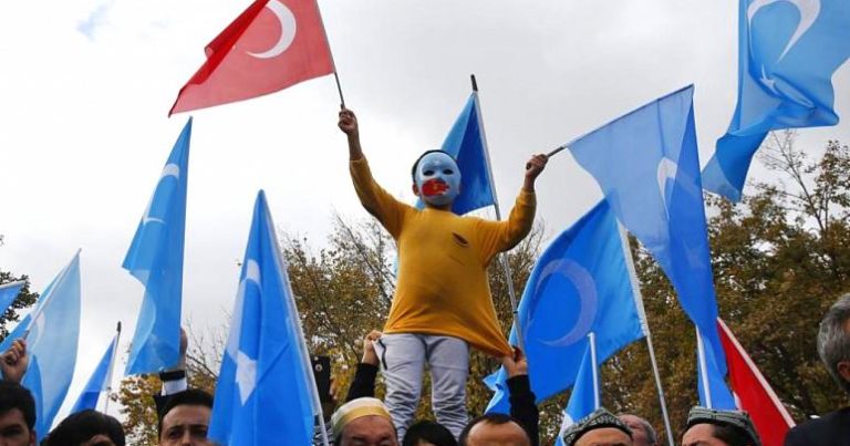 Hollanda’da Çin’in Uygurlara yönelik insan hakları ihlalleri protesto edildi