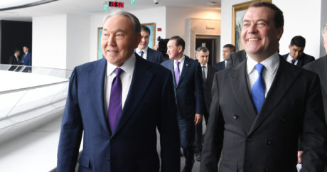 Nazarbayev-Medvedev görüşmesine Elbaşı`nın sözleri damga vurdu: “Bakın yine mevkidaşız”