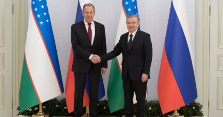 Cumhurbaşkanı Mirziyoyev`den Rusya Dışişleri Bakanı Lavrov`a Dostluk nişanı