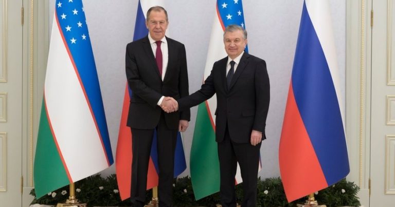 Cumhurbaşkanı Mirziyoyev`den Rusya Dışişleri Bakanı Lavrov`a Dostluk nişanı