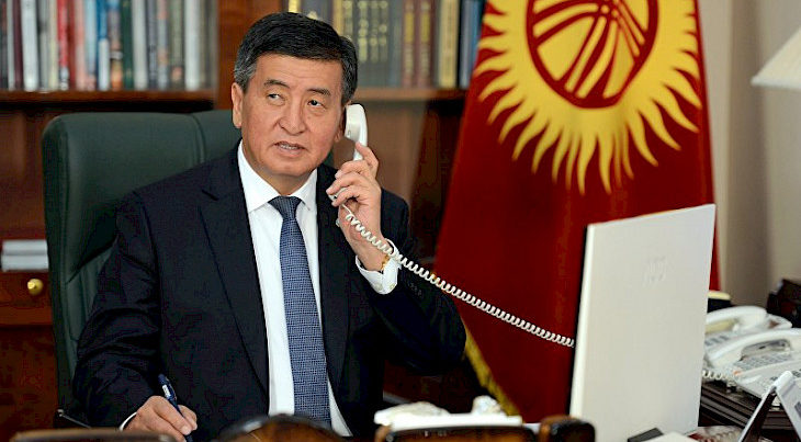 Cumhurbaşkanı Ceenbekov, Katar Emiri ile telefonda görüştü