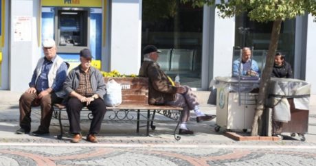 Türkiye`de 65 yaş üstüne sokağa çıkma yasağı