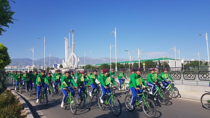 Türkmenistan`da koronavirüse rağmen bisiklet yürüyüşü düzenlenecek