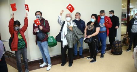 Bakü’deki 182 Türk vatandaşı THY’nin seferiyle Türkiye’ye hareket etti