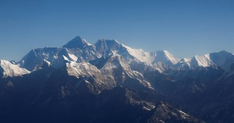 Everest Dağı’nın yüksekliği yeniden ölçülecek