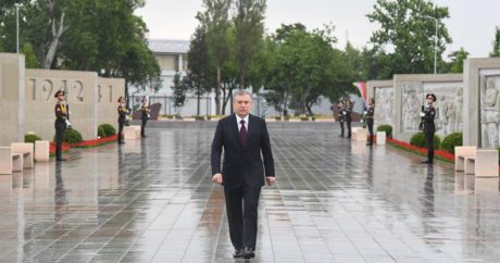 Cumhurbaşkanı Mirziyoyev, Zafer Parkı`nı ziyaret etti