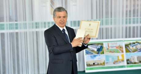 Cumhurbaşkanı Mirziyoyev, baraj felaketzedeleri ile bir araya geldi