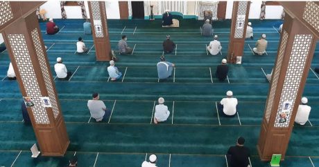 Özbekistan`da 80 gün sonra ilk kez camilerde cemaatle namaz kılındı