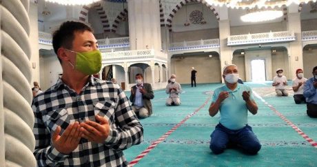 Kırgızistan’da camiler yeniden ibadete açıldı