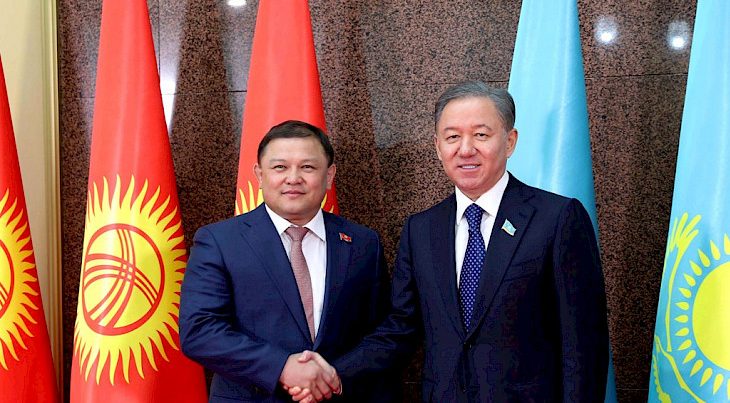 Kırgızistan Meclis Başkanı Cumabekov Kazak mevkidaşı ile görüştü