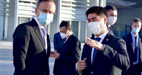 Macaristan Dışişleri Bakanı Szijjarto, Kırgızistan’a insani yardım getirdi