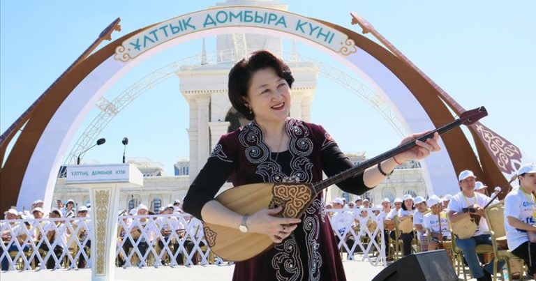 Bugün Kazakistan’da Ulusal Dombıra Günü