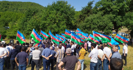 Azerbaycan, şehidini son yolculuğa uğurladı!